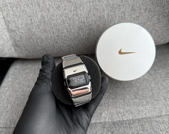 The Nike D-Line Armored watch is a classic model with an innovative design, a retro-inspired accessory silver box case avantgarde y2k chrome