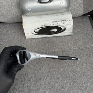 solglasögon oakley minute 1.0 trippel silver Vintage glasögon för cykling, löpning, gorpcore och utomhusaktiviteter, Y2K-stil opium avantgarde bild 3