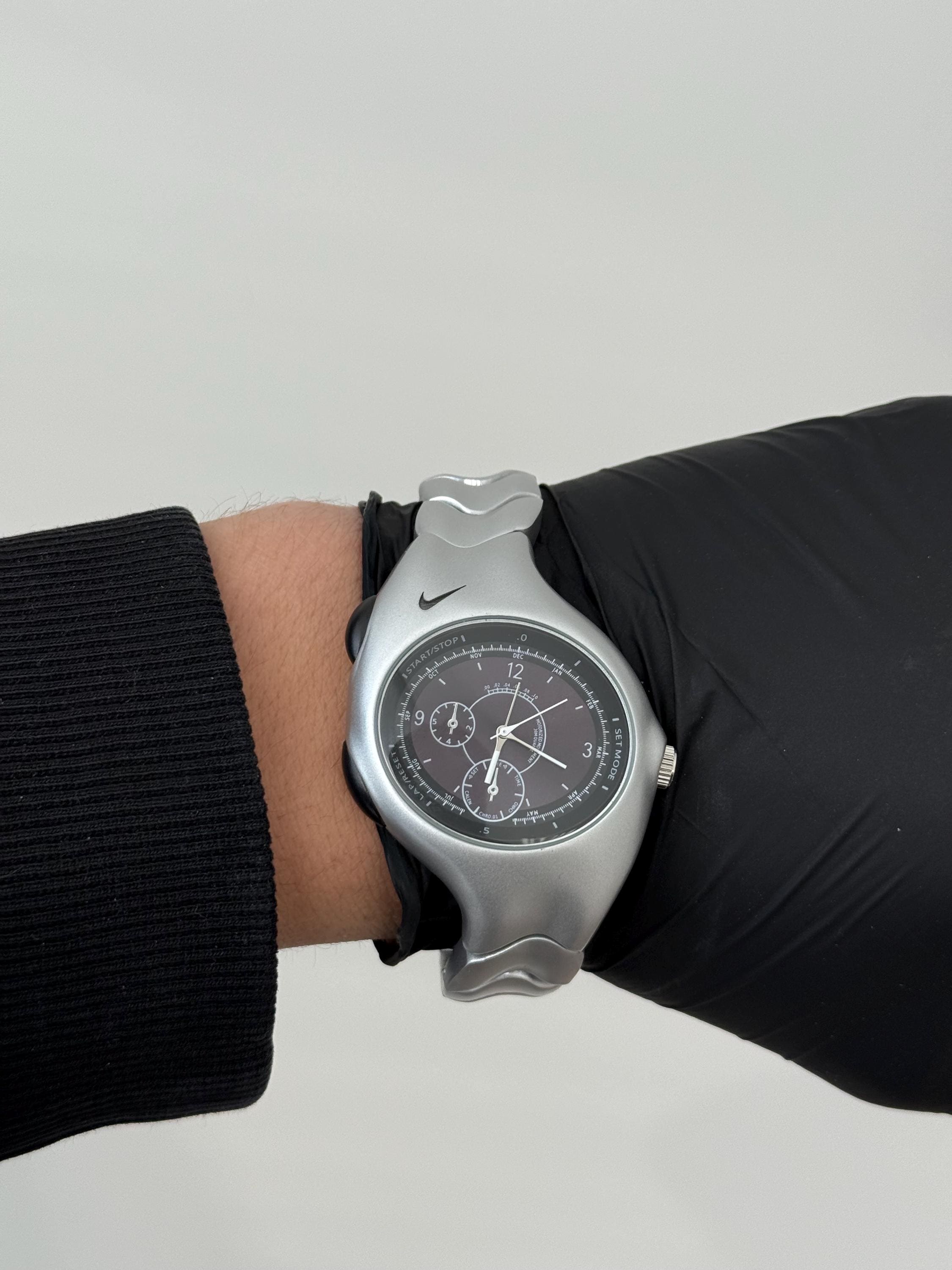 ネ*ラ様 nike triax armored The Nike Triax Armored Chrono Watch is a Classic Model With an