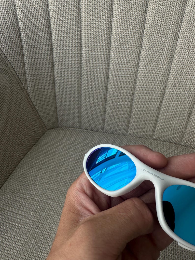 90-tals sällsynta avantgarde vita blå Oakley Minute Plate Y2k sällsynta vintage Gorpcore polariserade solglasögon USA bild 3