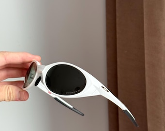 Oakley Eye jacket X sunglasses y2k avantgarde hype japan white black japanese USA rare opium drip drill gorpcore mountain
