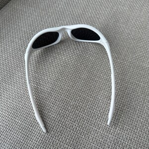 90-tals sällsynta avantgarde vita blå Oakley Minute Plate Y2k sällsynta vintage Gorpcore polariserade solglasögon USA bild 7