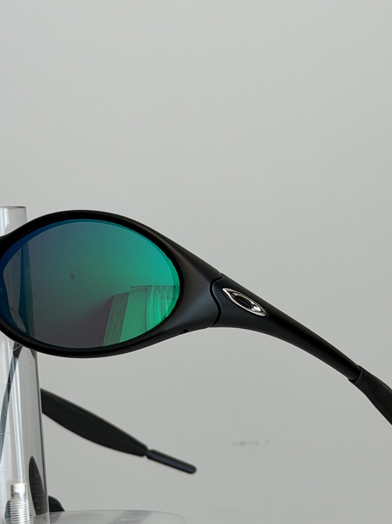 sunglasses oakley eye jacket black green Vintage glasses for cycling, running, gorpcore and outdoor activities, Y2K style opium avantgarde image 7
