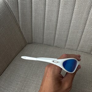 90-tals sällsynta avantgarde vita blå Oakley Minute Plate Y2k sällsynta vintage Gorpcore polariserade solglasögon USA bild 8