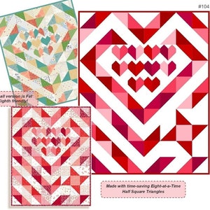 Pode incluir: Um padrão de acolchoado para um acolchoado em forma de coração com um esquema de cores vermelho, rosa e branco. O padrão chama-se "Galentines" e é feito com triângulos quadrados de meio a meio em oito tempos. O padrão é de Thread West, por Debi Estleman.