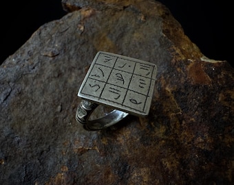 Anillo vintage de plata de ley con racimo