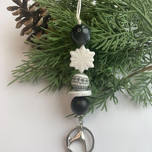 Winter Lanyard, Teacher Lanyard, Beaded Lanyard, Lanyard for ID or Keys, Bead Lanyard, ID Necklace, Badge Holder, Gift for Her, Teacher Gift