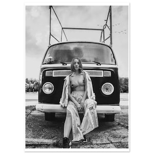 VW Campervan Poster - Schwarz-Weiße Vintage Wandkunst - Perfektes Geschenk für Reiseliebhaber