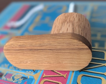 Nordic Oak Wall Hook: Beeswax Finish, Modern Minimalist Design