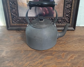 Tetera vintage Calphalon fabricada en Irlanda, de aluminio anodizado, estilo rústico, ideal para la decoración de la cocina.