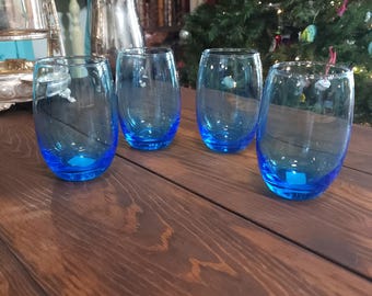 Juego de 4 vasos Cristar con base azul – Vidrio colombiano soplado a mano