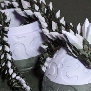 3D Printed Crystal Articulated Dragon, Dragon Egg, Dragon Toy Handmade Childrens Toys, Crystal Dragon with Dragon Egg Fidget Toy, Desk Decor