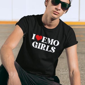 Amo a las chicas emo, camiseta, remera, emo mayor, punk rock, ropa alternativa, camiseta nostálgica, emo