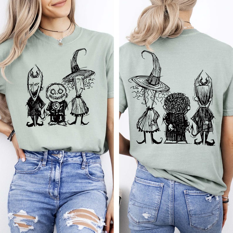 Pu&ograve; includere: T-shirt verde salvia con uno schizzo in bianco e nero di tre personaggi dei cartoni animati. Il davanti mostra i personaggi fianco a fianco. Il retro della maglietta mostra gli stessi personaggi. La maglietta &egrave; in materiale morbido.