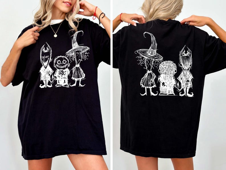 Pu&ograve; includere: T-shirt nero con un'illustrazione bianca di tre personaggi dei cartoni animati. La parte anteriore della maglietta mostra i personaggi insieme, e il retro ha lo stesso disegno. La maglietta ha una vestibilit&agrave; ampia, adatta all'abbigliamento casual.