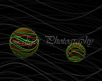 Senderos de luz neón verde y roja que rodean esferas con fondo de onda negra abstracta