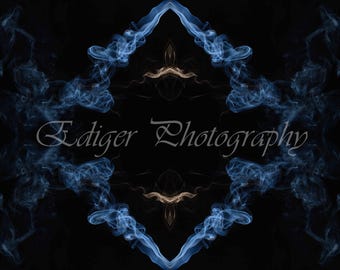 Arte abstracto de humo azul con diseño simétrico