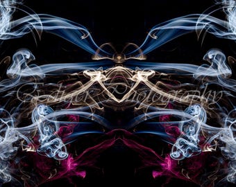 Elegante fusión de humo en simetría abstracta azul y beige