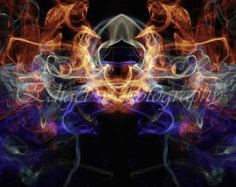 Humo vibrante abstracto simétrico sobre fondo negro