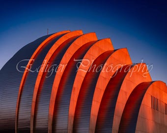 El Centro Kauffman para las Artes Escénicas al atardecer: una obra maestra de la arquitectura moderna