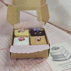 Fingerhut-Höhle Bakery ™ Filzkonfekte - Handgenähte Mini-Filzkuchen - 4er-Set