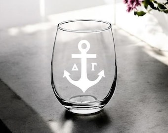 Copas de vino personalizadas de la hermandad Delta Gamma / Vaso de 15 oz "Greek Life" / Regalos para hermandades / Regalos para estudiantes universitarios / Accesorios con licencia oficial