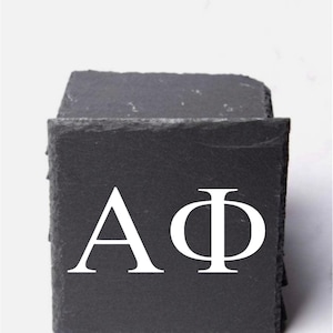 Alpha Phi Schiefer Untersetzer (4)| Ein Phi-Untersetzer | Benutzerdefinierte Sorority Geschenke | Griechisches Leben Geschenk | College Geschenk | Offiziel lizensiertes Zubehör