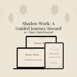 Könnte beinhalten: Digitales Journal mit dem Titel "Shadow Work: A Guided Journey Inward", das auf einem Laptop, Tablet und Computerbildschirm angezeigt wird. Das Bild hat einen beigefarbenen Hintergrund mit Mondphasen und Handillustrationen. Das Journal hat über 90 Seiten.