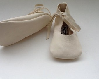 Baby ballet shoes in ivory lambskin