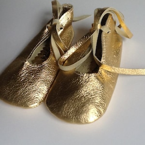 baby ballet shoes in gold metallic
