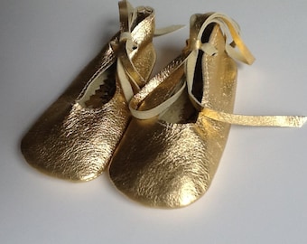 baby ballet shoes in gold metallic