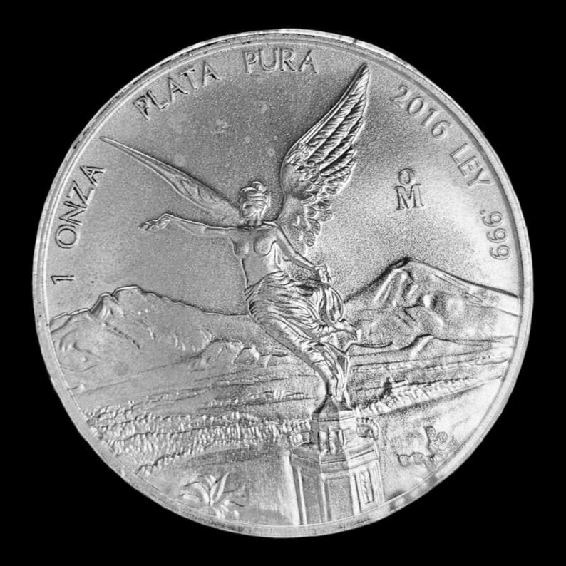 May include: Silver Libertad coin with the image of the Angel of Independence, the text "PLATA PURA 2016 LEY .999 1 ONZA" and the mint mark "M" on the obverse side.