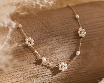 Real Pearl Flower Necklace, Dainty Freshwater Pearl Bridal Jewelry, Bridesmaid Gift, Handmade Wedding Necklace, Botanical Jewelry for Mom