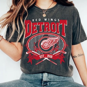 Comfort Colors® Detroit Hockey Vintage 90s T-shirt, Red Wings Hockey Team Retro T-shirt, Hockey Team T-shirt, Hockey Retro Gift Shirt