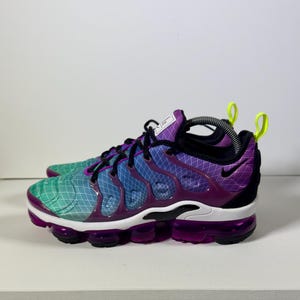 vapormax plus hyper violet