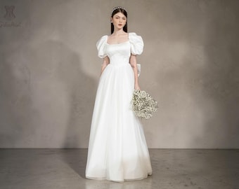 Vestido de novia bohemio con escote cuadrado y mangas abullonadas