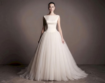 Vintage 1950s Tulle Boat Neck Wedding Dress, Maxi A-Line Silhouette