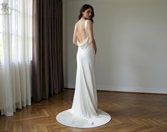 Schlichte Elegante Cowl Back Satin Slip Brautkleid, Minimalist U-Boot-Ausschnitt Brautkleid mit Kapelle Schleppe,.
