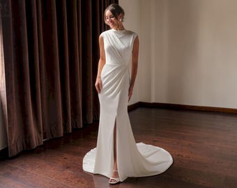 Minimalist Crepe Mermaid Brautkleid: Stehkragen, Bogen zurück