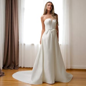 Robe de mariée trapèze en satin : robe de mariée bustier ivoire avec nœud