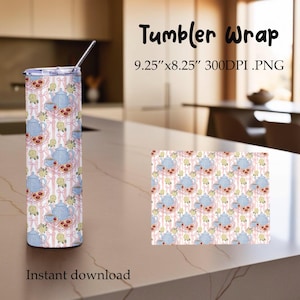 Puede incluir: Un vaso de acero inoxidable con pajita, con un patrón repetido de teteras azules, tazas de té y cerezas sobre un fondo a rayas rosas y blancas. El texto "Tumbler Wrap" y "Instant download" son visibles.