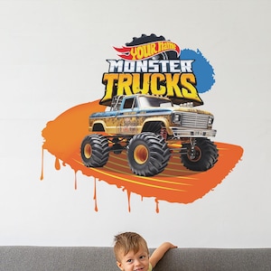 Spersonalizowana naklejka ścienna z gorącym samochodem Naklejka ścienna Monster Truck Tapeta z samochodem wyścigowym Sztuka ścienna do pokoju dziecięcego Dekoracja pokoju dziecięcego