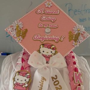 Gorro de graduación de jardín de infantes de Hello Kitty con nombre personalizado