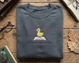 Sweat brodé canard dans un bon livre, sweat à capuche lecture caneton, cadeau petit rat de bibliothèque, vêtements de bibliothécaire, chemise mignon amateur d'oiseaux