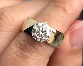 Anillo de boda ancho Diamond Cigar, anillo de compromiso apilable con moissanita redonda de 2,00 ct, anillo solitario de oro amarillo de 14 quilates, regalo para hombre.