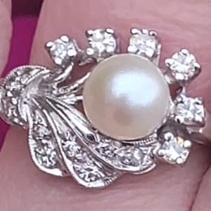 Beautiful Antique Pearl and Diamond Cocktail Ring. 14 kt White Gold. SZ. 6.