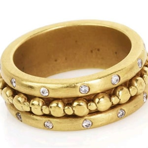 Splendida fede Eternity in oro giallo 18 carati e diamanti, di design italiano. Misura 6,5.