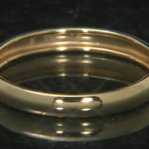 14kt Yellow Gold Italian High Polished Wedding Band. Size 6.