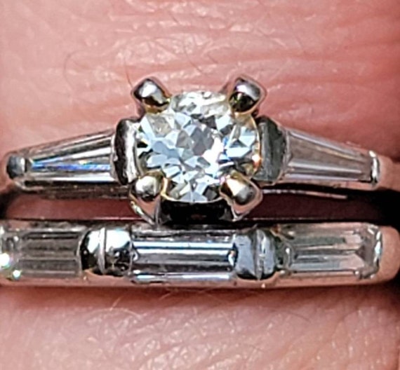 Gorgeous Art Deco Classic Diamond Engagement Ring… - image 1