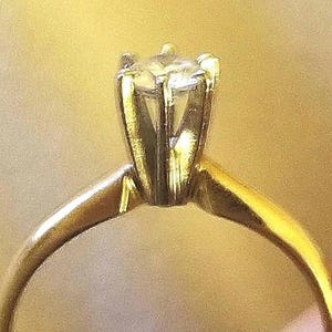 Sweet Vintage 14K Yellow Gold Round Brilliant Diamond Solitaire Engagement Ring. Size 4.75. (Sizable)